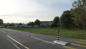 https-zueriost-ch-sites-default-files-media-2018-09-26-dsc00662-jpg Hier wird künftig eine verdichtete Bauweise mit vier Stockwerken möglich sein., Grün markiert das Gebiet, um das es bei der Revision der Bau- und Zonenordung geht.