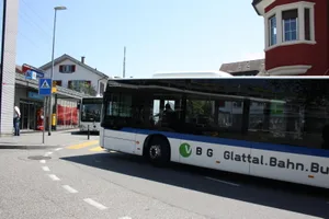 img_0921 Wenn der Bus kommt, wird es eng am Bahnhof. Daran ändert sich in nächster Zeit nichts.