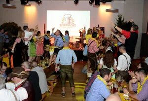 bh-reg_bierfest_wetzikon_29092018_jam2 So siehts am Wetziker Bierfest üblicherweise aus - eine Tanzfläche wirds heuer aber nicht geben.