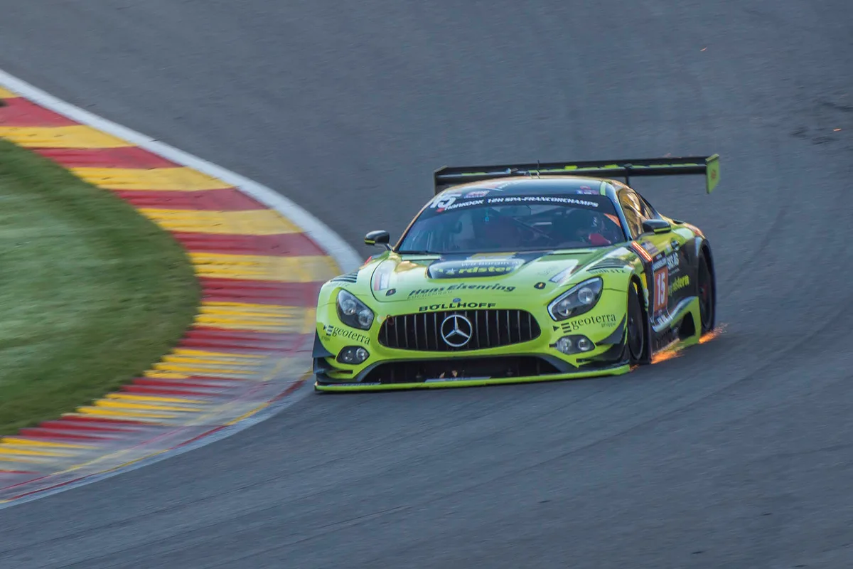 _r3a9817-2 Der Mercedes AMG GT3 von Mauro Calamia war für Podestplätze gut., Calamia (Mitte) bestritt die Saison zusammen mit Roberto Pampanini (links) und Christoph Lenz., Wie es im nächsten Jahr weitergeht, ist offen.