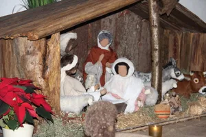 krippe_2017 Nicht nur die klassischen Krippenfiguren, auch Bilder oder geschnitzte Werke werden auf dem Krippenweg ausgestellt.