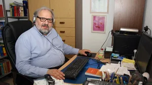 erich_ed_meller Erich Ed. Müller in seinem Radiostudio zu Hause in Uster.