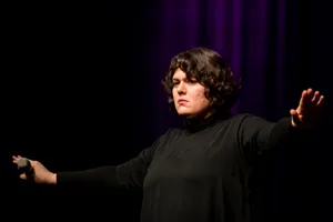 uster_10012019_slampoetry_crm_2 Patti Basler moderierte den Poetry Slam souverän., Marguerite Meyer ist schon eine erfahrene Slam Poetin., Gregor Stäheli bezeichnet sich selber auch als Schwätzer.