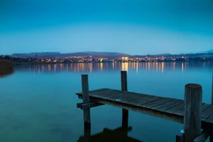 img_7796 Platz 1 mit 373 Stimmen: Morgenaufnahme am Pfäffikersee, Platz 2 mit 283 Stimmen: Die verschneite Wetziker Weihnachtsbeleuchtung, Platz 3 mit 63 Stimmen: Mystische Atmosphäre am Greifensee, Platz 4 mit 54 Stimmen: Eine Goldammer als Farbtupfer in grauen Tagen, Platz 5 mit 51 Stimmen: Winterstimmung im Wald bei Weisslingen