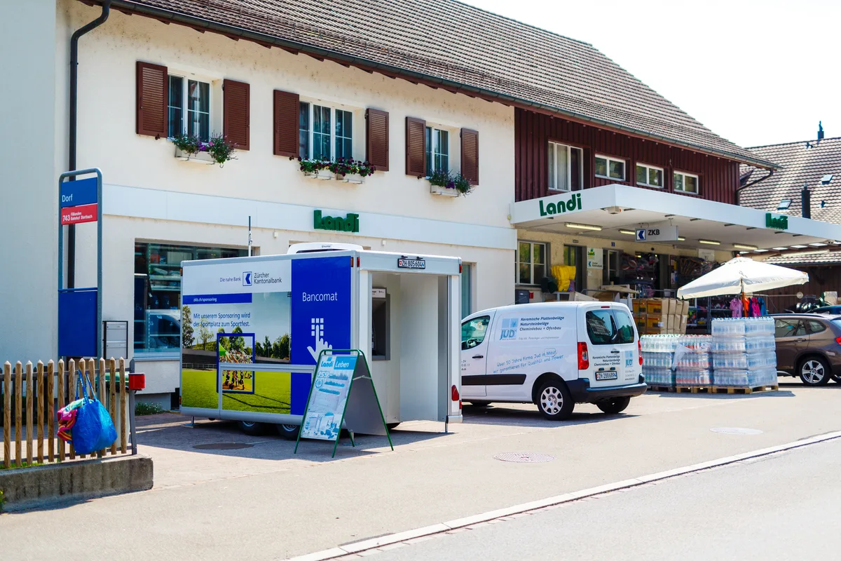 maur_21062017_automat_naz-10 Die Haltestelle Maur Dorf zählt zu einer der höchstfrequentierten Haltestelle des Ruftaxis im letzten Jahr.