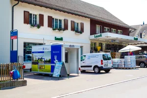 maur_21062017_automat_naz-10 Die Haltestelle Maur Dorf zählt zu einer der höchstfrequentierten Haltestelle des Ruftaxis im letzten Jahr.