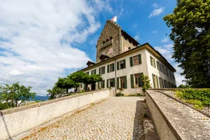 uster_18062018_schloss_naz-1 Neben Kulturgütern, die auch unter Denkmalschutz stehen..., ...sind auch Anlässe wie «Uster on Ice» in der «Kultur-Auslegeordnung» aufgelistet., In der Rubrik Landschaft ist der Aabach vermerkt., Auch Personen wie der Ustermer Autor Dieter Zwicky ist auf der Liste.