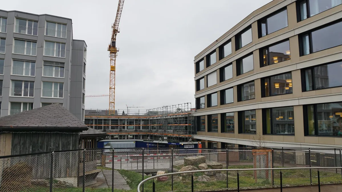 dsc00966_preview Institutionen wie das Alterszentrum Dübendorf sind besonders gefährdet, das dort viele Menschen auf engem Raum zusammenleben.