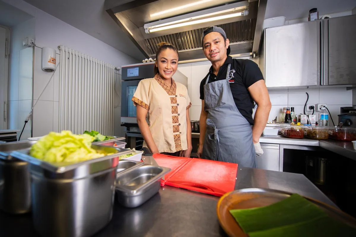 Sind bereit: Chefin Suweena Christen und Küchenchef Worrayut Samphawong.