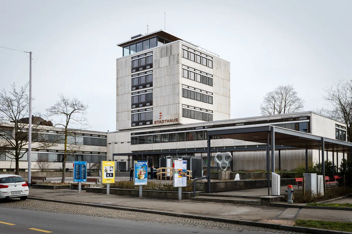 uster_0403016_stadthaus_naz-21_0 Der Ustermer Stadtrat präsentiert in seiner Jahresrechnung einen Gewinn von 8 Millionen Franken.