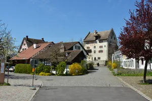 dsc_1638 Das Städtli wird im Herbst am «Europäischen Tage des Denkmals» im Fokus sein., Links das Schloss Greifensee und rechts das Landenberghaus mit Pfarrhaus., Das Städtli wird im Herbst am «Europäischen Tage des Denkmals» im Fokus sein.