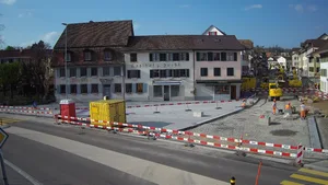 seestrasse_am_17-04-2019_17-31 Die Seestrasse wird derzeit neu gestaltet. Ob sie in der Adventszeit auch feierlich beleuchtet wird, bleibt abzuwarten. , Daniel Haldimann, Alex Kündig und Lukas Steudler setzen sich für eine Beleuchtung der Seestrasse ein.