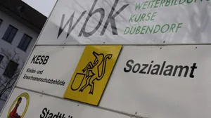 sozamt Seit Anfang Jahr häuften sich die Beschwerden über das Sozialamt wieder., Fachlich gut, menschlich gibts noch Verbesserungspotenzial: Das hält der Bericht der Ombudsstelle fest., Lange waren die internen Richtlinien der Sozialhilfe unter Verschluss, im März wurde das Papier überraschend veröffentlicht.