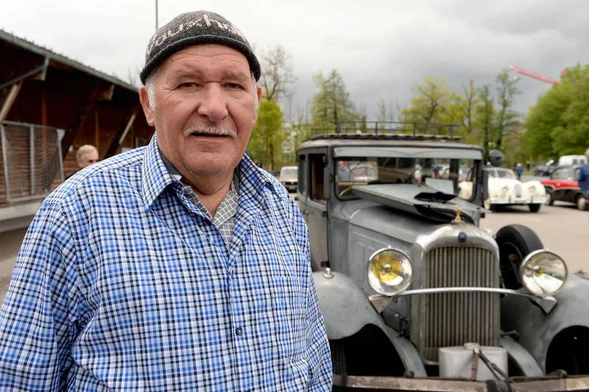 uster_oldtimertreffen_uster_29-04-2019_tz_mav_12 Besitzer von Oldtimern zeigten ihre Bijous; Organisator Rudolf Meier ( Bild 12) hatte diverse Lieblingsfahrzeuge auf dem Areal.
