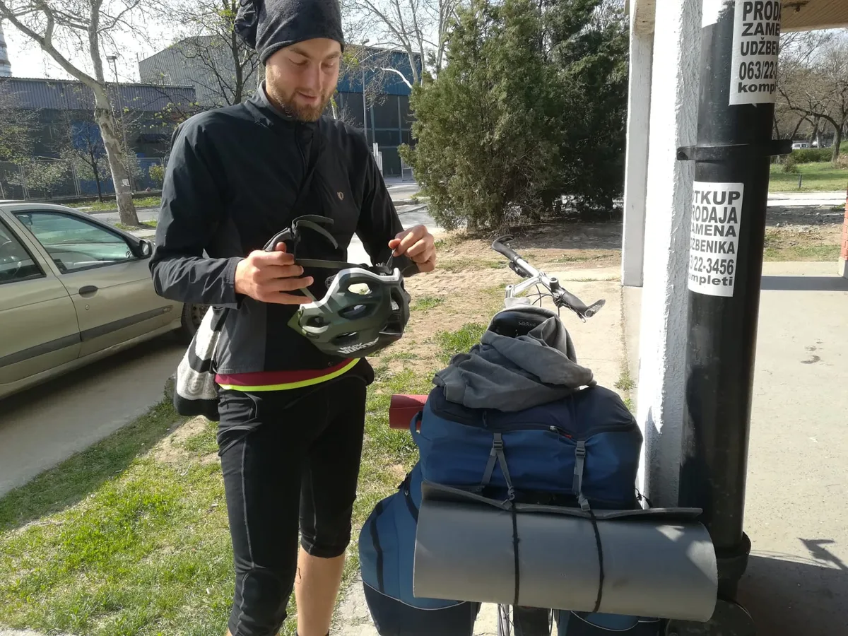 whatsapp_image_2019-04-04_at_10-51-59 Simon Bazzana fuhr mit seinem Fahrrad von der Schweiz nach Griechenland und wieder zurück., Das aber nicht nur zum Spass: Im Rahmen der Rückfahrt startete er ein Crowdfunding., Das gesammelte Geld soll einer griechischen Flüchtlingsorganisation zu Gute kommen., Dafür nahm er Schnee, Wind und nicht vorhandene Fahrradwege in Kauf.