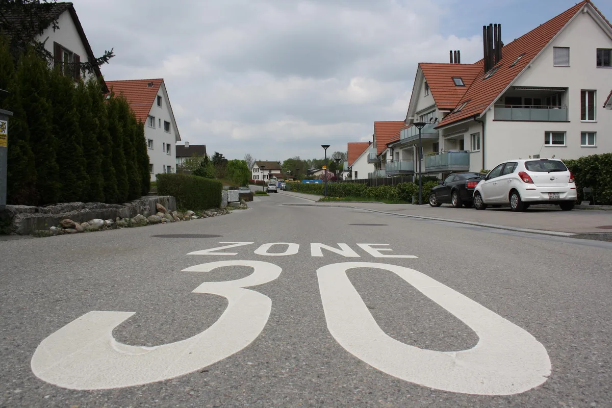 img_9700 «Mehr Hindernisparcours als Strasse»: Gemeinderätin Tanja Boesch (EVP) über die Tempo-30-Zone in Gockhausen.