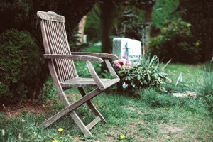 grave-4188781_1920 Noch ist der Entscheid welche Firma die Friedhofsgartenarbeit in Maur übernimmt nicht gefallen.
