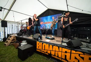 maur_01072017_muurrockt_sbo_5_seraina_boner Blown Fuse sind Stammgäste am Muurrockt. ,