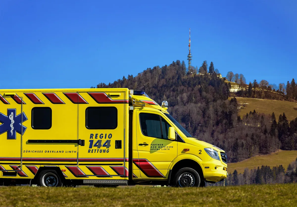 Ein 54-Jähriger starb in Wolfhausen bei Forstarbeiten.