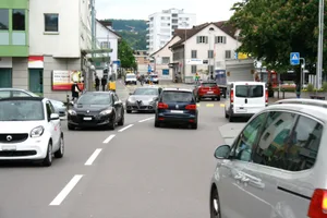 lindenplatz_web_tba Der Stadtrat erhofft sich von der Massnahme auch eine Verflüssigung des Verkehrs in den Stosszeiten. Im Bild der Lindenplatz., Von den Massnahmen ist eine Fläche von 210'000 Quadratmetern im Stadtzentrum betroffen.