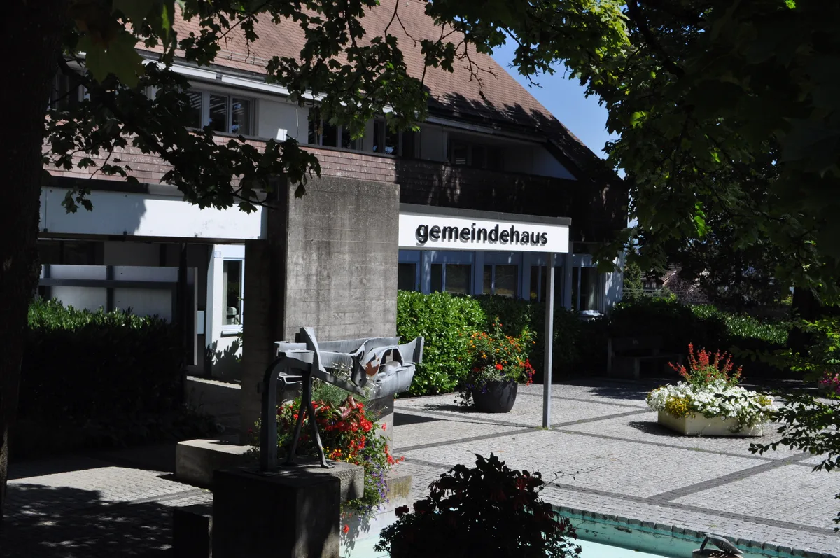 monika_cadosch Die gefundenen Gegenstände können im Fundbüro der Gemeinde Maur abgegeben werden. Alle Jahre wird die Liste publiziert., Für Gemeindeschreiber Markus Gossweiler sind die Wertgegenstände ein «ein Abbild der Wohlstandsgesellschaft.»