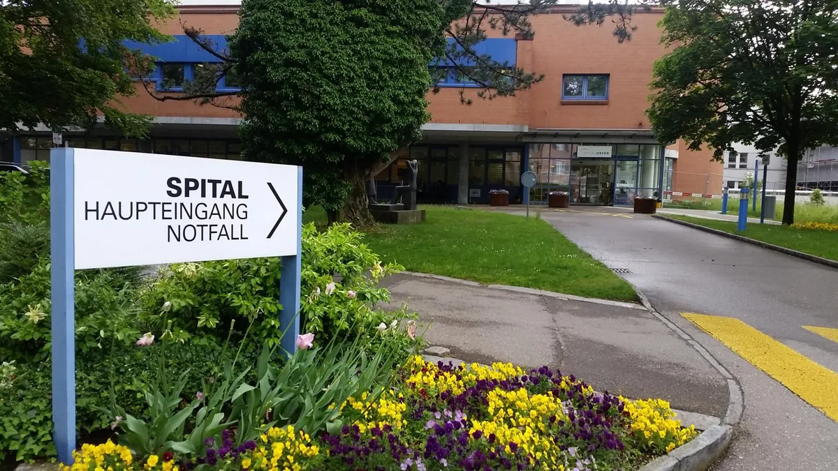 Der Eingang des Spitals Uster.