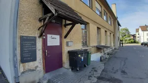 20190624_185226 Das «Subito» ist derzeit im sogenannten Rinoldihaus untergebracht. Doch dessen Tage sind gezählt., Das Güggelhuus neben dem reformierten Kirchenzentrum.