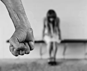 pixabay_fear-1131143 Weil er mehrmals sexuelle Gewalt gegen die Tochter seiner Partnerin ausübte, muss ein Oberländer acht Jahre ins Gefängnis.