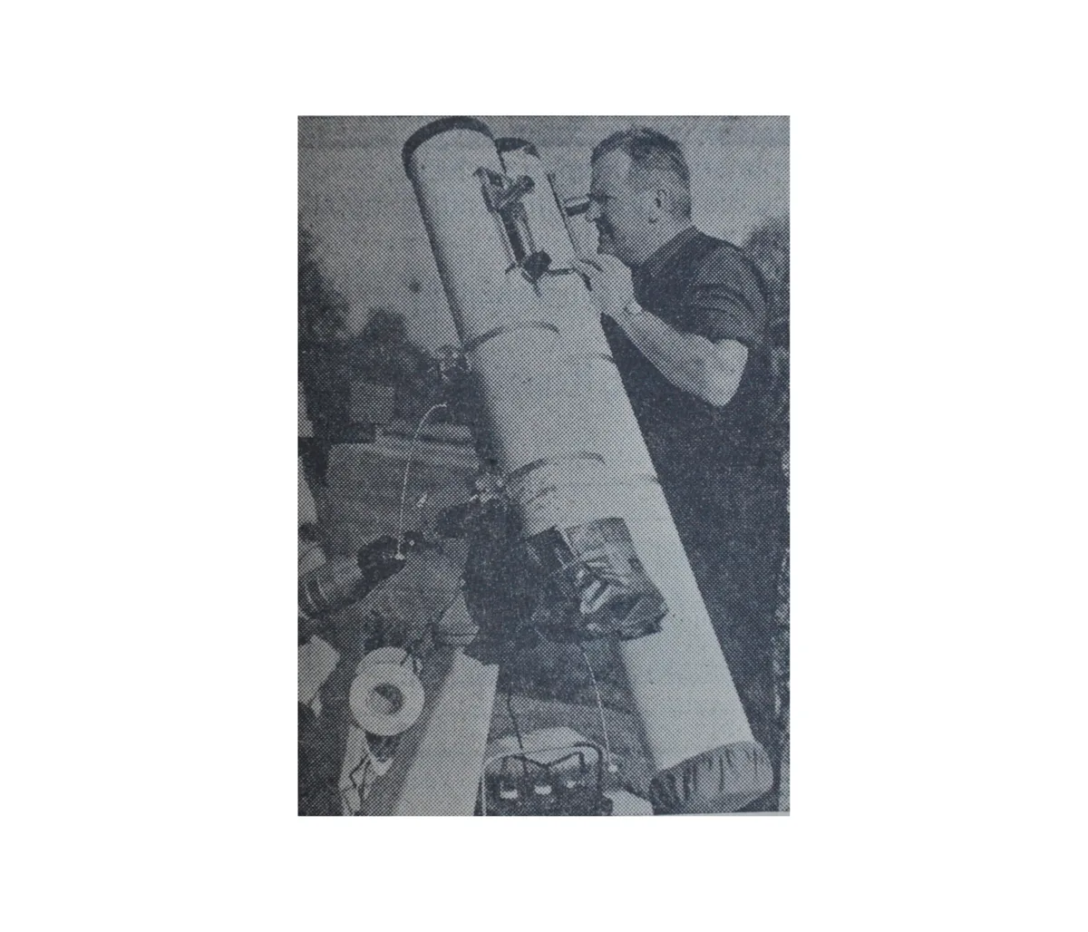 Robert Germann 1969 mit seinem selbst gebauten «Doppelreflektor» mit Motor. (Bild: Archiv)