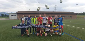 napoli Die Fussballer des Napoli Club Zurigo Partenopea sind – ungeachtet des Klubnamens – Fans der verschiedensten Klubs.