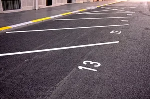 50_parking_pixabay_705873 Nicht Parkfeld 13, sondern eine Trickserei bei den Parkgebühren brachte einer Hinwilerin Unglück in Form einer Strafe.