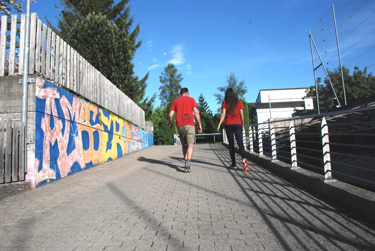 mojuga_aufsuchend1 Die Mojuga-Jugendarbeiter sind neu gesetzlich an die Kesb-Meldepflicht gebunden., Jugendliche, die trinken sind im Fokus der Jugendarbeiter.