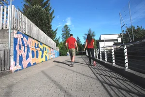 mojuga_aufsuchend1 Die Mojuga-Jugendarbeiter sind neu gesetzlich an die Kesb-Meldepflicht gebunden., Jugendliche, die trinken sind im Fokus der Jugendarbeiter.