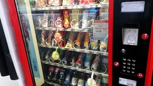 selecta_cb_35 In Selecta-Automaten finden Reisende Getränke und Sancks – und Diebe Geld.
