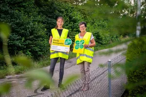 duebendorf_15082019_raumpatenschaft_sbo_5_preview Monique Freund (links) ist die erste Raumpatin Dübendorfs, Caroline Albrecht leitet das Projekt.