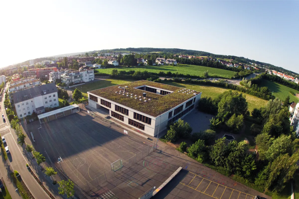 inderhoeh_preview Betroffen war der alte Teil des Schulhauses In der Höh (im Bild). Inzwischen wurde noch ein Neubau realisiert.