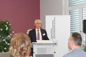 img_8336 Bruno Sauter, hier beim letztjährigen Arbeitgeberanlass des RAV, sucht eine neue Arbeit.