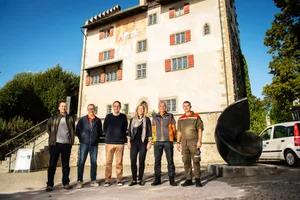 greifensee_19092019_zivilschutzorganisation_sbo_1 Beim Besuch von SP-Regierungsrat Mario Fehr (Mitte) waren Zivilschutzleiter und Gemeindevertreter mit dabei., Im Pflegezentrum «Im Hof» betreuen die Zivilschützer die Bewohner., Im vorbeigehen einen Handschlag: Mario Fehr auf dem Weg zu Steg-Ende beim Garnhänki.