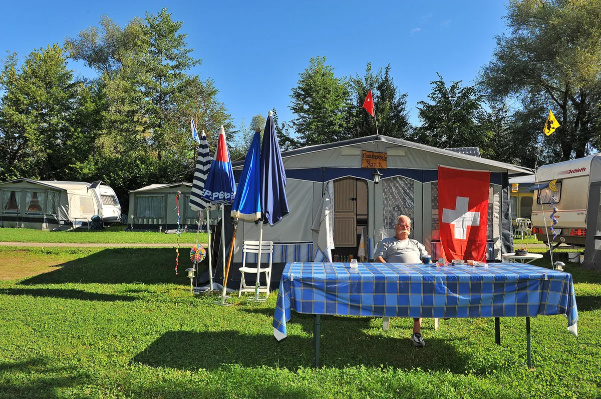 1790491_0 Lange werden die Camper die Idylle am Pfäffikersee nicht mehr geniessen können. Der Betrieb wird per Ende 2023 eingestellt., Lange werden die Camper die Idylle am Pfäffikersee nicht mehr geniessen können. Der Betrieb wird per Ende 2023 eingestellt.