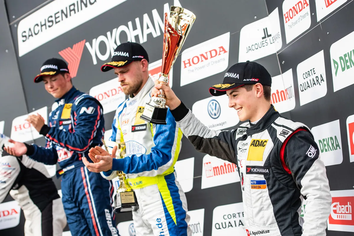 gtm719_26099mc_bu Zum Abschluss noch ein Kategoriensieg: Julien Apothéloz war in Oschersleben der beste Nachwuchsfahrer., Der 18-jährige Gockhauser hat seine erste Tourenwagen-Saison hinter sich., Nach schlechtem Start steigerte Apothéloz sich stetig.