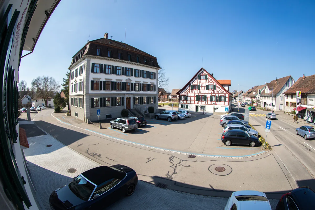 Fehraltorf muss sparen. Unter anderem werden auch im Asylbereich Einsparungen gemacht.