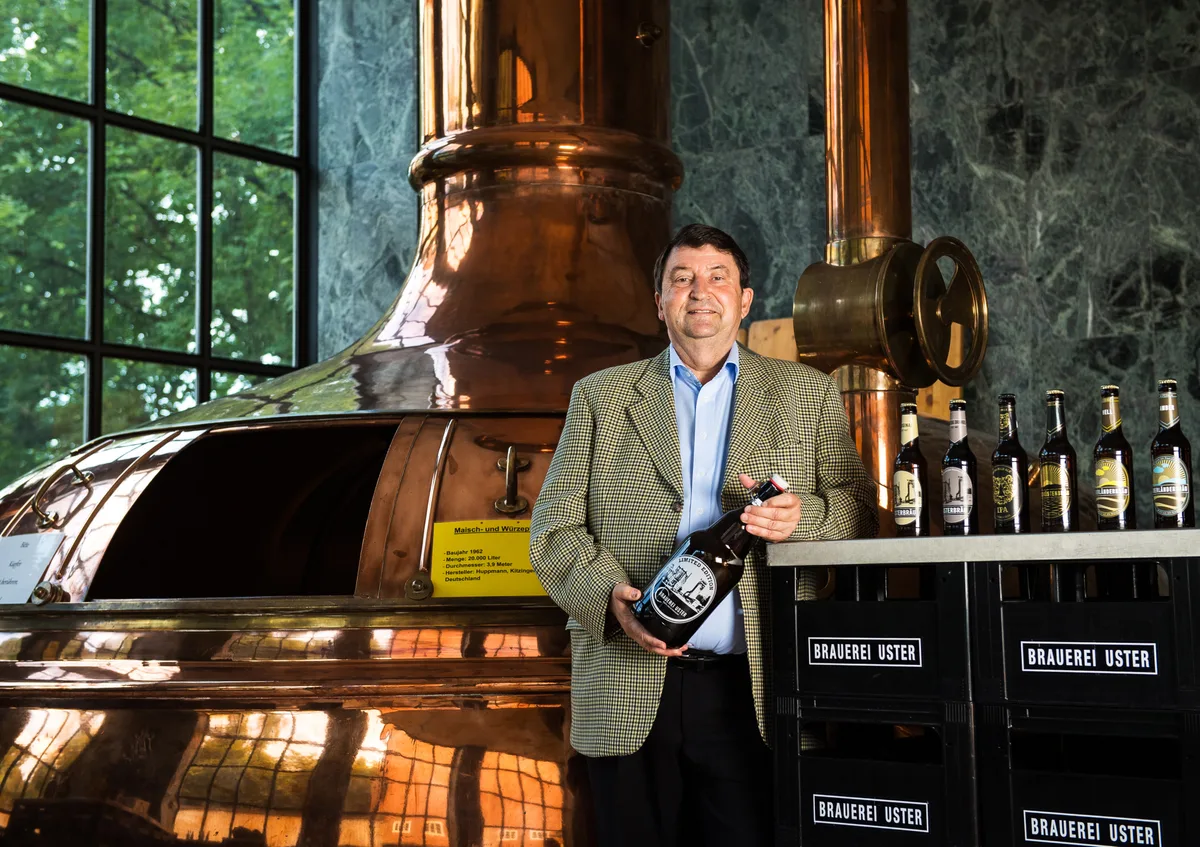 uster_31072017_brauereiuster_sbo_2 Hanspeter Bucher, Verwaltungsratspräsident der Brauerei Uster, ist stolz auf die Auszeichnungen.