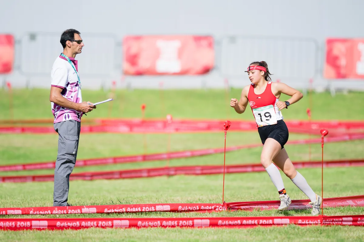 Anna Jurt (links) gilt als derzeit grösste Schweizer Nachwuchshoffnung., Beim ersten «Alpenpokal» (hier beim Laser Run) erreichten einige Athleten vom Ustermer Stützpunkt Spitzenränge, Der Ustermer Tom Perret im Fechtwettkampf., Anna Jurt am Olympischen Jugend Festival in Buenos Aires.
