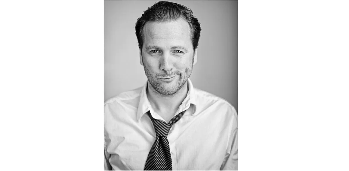 c-_jenny_iii Christian Jott Jenny ist seit diesem Jahr Gemeindepräsident von St. Moritz., Er ist auch Tenor und Jazzmusiker., Laut Jenny gehört auch Hund Ricky zum Staatsorchester, das mit ihm musiziert., Bei seinem Auftritt in Maur will Jenny in Smoking und Frack singen.