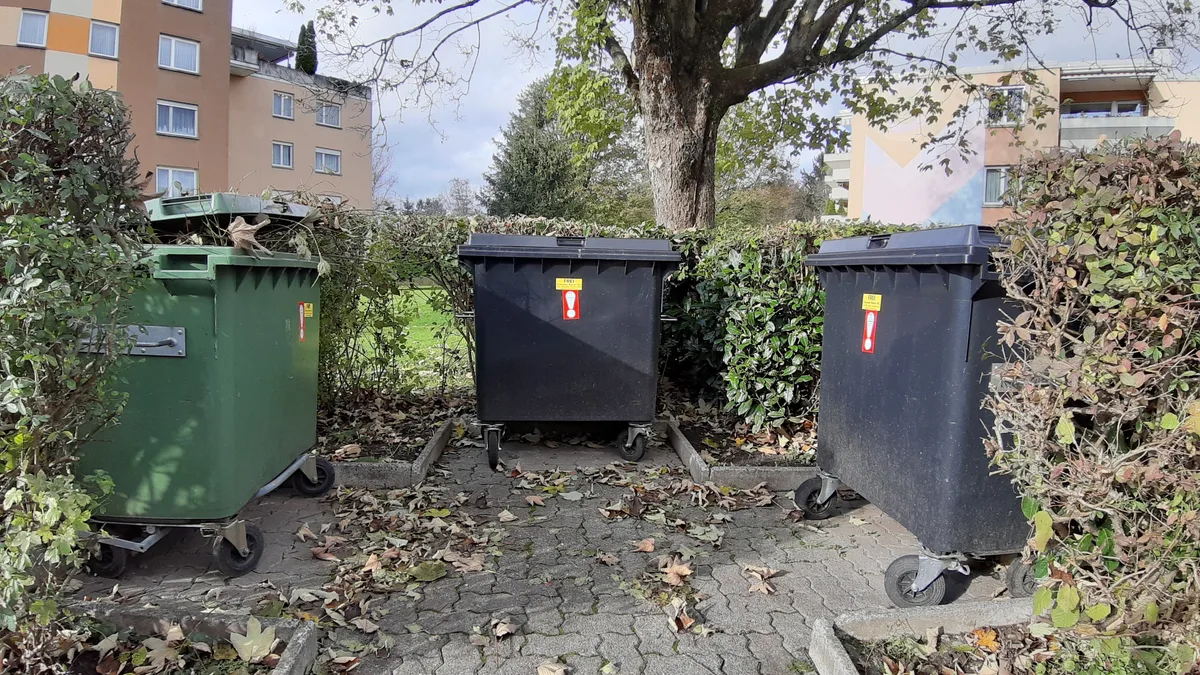 In den Abfall damit: Diverse Dübendorfer haben falsche Mahnungen bekommen.