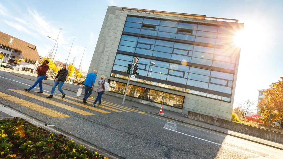 stadthaus_naz Sind die Dübendorfer Finanzen in Schräglage oder ist alles halb so schlimm? Darüber gehen die Meinungen auseinander.