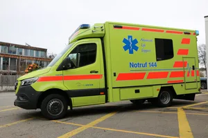 25_a_img_4764 Der neue Rettungswagen des Rettungsdienstes Uster: der fünfte identische in der Reihe., Diverse Schubladen fürs Equipment und Platz zum Arbeiten: Blick ins Innere des Rettungswagens., Diverse Schubladen fürs Equipment und Platz zum Arbeiten: Blick ins Innere des Rettungswagens., Der neue Rettungswagen des Rettungsdienstes Uster: der fünfte identische in der Reihe.