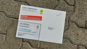 nehmen Damit kommt man rein: die nigelnagelneue Entsorgungsberechtigungskarte 2020., «Das Vorgehen war formal falsch», sagt Tiefbauvorstand Jürgen Besmer (FDP). , Die Hauptsammelstelle in Dübendorf litt zwischenzeitlich unter starker Konkurrenz.