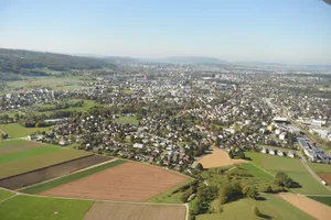 dsc_3809 Die Stadt Dübendorf hat die teuersten Mietwohnungen im Oberland., Kleine Dörfer wie Wildberg wären von Wohnbauinitiative nur wenig betroffen., Der gemeinnützige Wohnungsbau wird in Wetzikon kaum forciert. Das Areal Schöneich ist eine der Ausnahmen., In Illnau-Effretikon ist dies nach wie vor ein Thema. So wie der Verkauf des Gupfen-Areals an eine Genossenschaft zeigt.