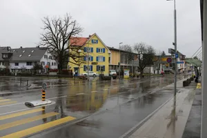 20_d_a_img_4787 Auf dieser Strassenverzweigung im Zentrum von Dübendorf ereignete sich der tödliche Verkehrsunfall.